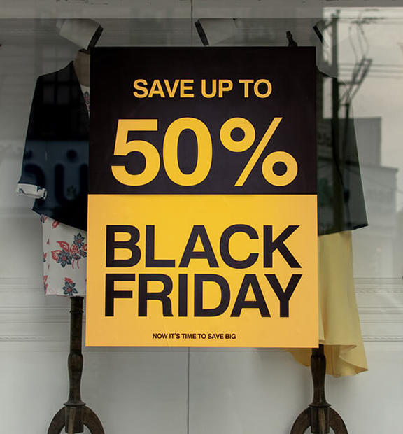 Store promoting Black Friday